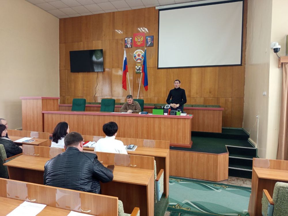 Владимир Чернев: Сегодня провел рабочую встречу, совместно с представителями федеральной налоговой службы и центра технического обслуживания ККТ с предпринимателями Владимир Чернев: Сегодня провел рабочую встречу, совместно с представителями федеральной налоговой службы и центра технического обслуживания ККТ с предпринимателями