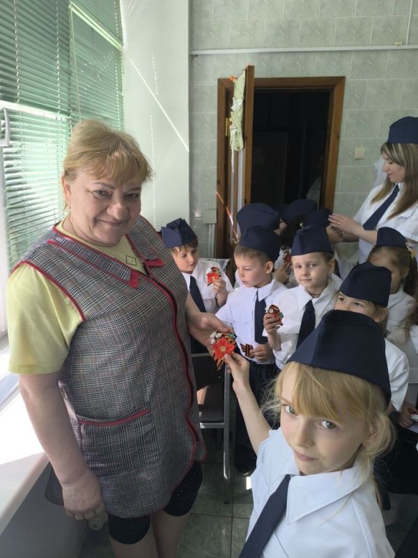 Воспитанники и педагоги Ясеновского детского сада «Родничок» приняли участие во Всероссийской акции «Георгиевская ленточка» Воспитанники и педагоги Ясеновского детского сада «Родничок» приняли участие во Всероссийской акции «Георгиевская ленточка»
