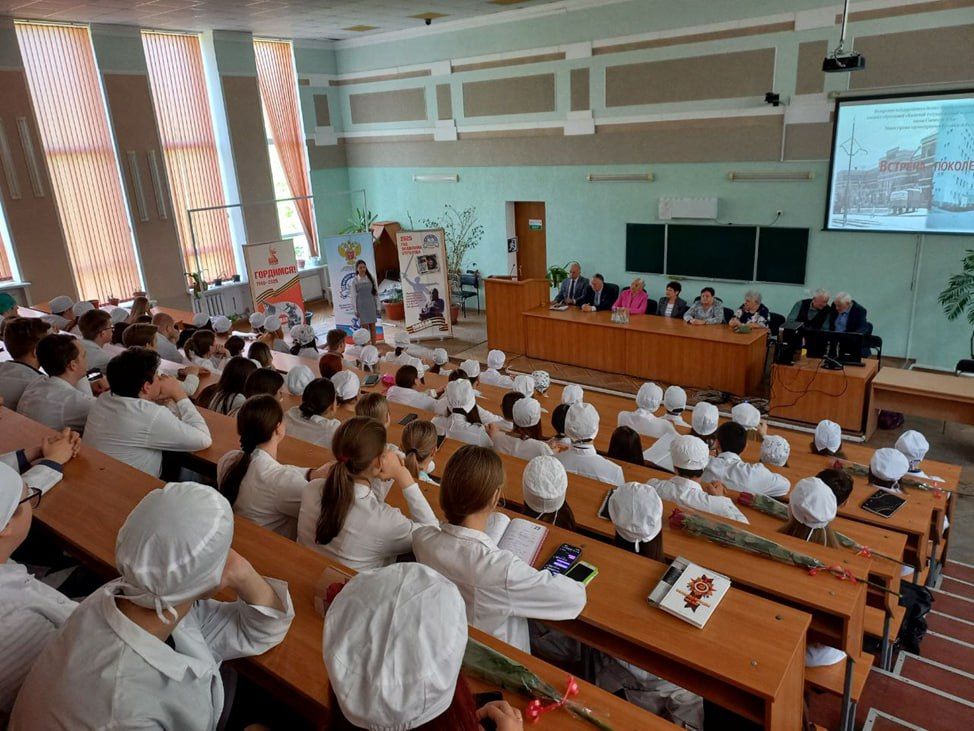 Встреча поколений. В Луганском государственном медицинском университете в преддверии празднования 1 мая и юбилея дня Великой Победы, а также накануне 69-й годовщины основания университета, при поддержке первичной профсоюзной... Встреча поколений. В Луганском государственном медицинском университете в преддверии празднования 1 мая и юбилея дня Великой Победы, а также накануне 69-й годовщины основания университета, при поддержке первичной профсоюзной...