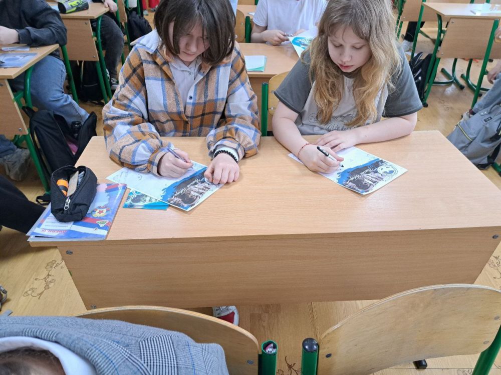 Единороссы Свердловска совместно с учащимися Свердловского лицея № 1 провели акцию «Письма Победы» Единороссы Свердловска совместно с учащимися Свердловского лицея № 1 провели акцию «Письма Победы»