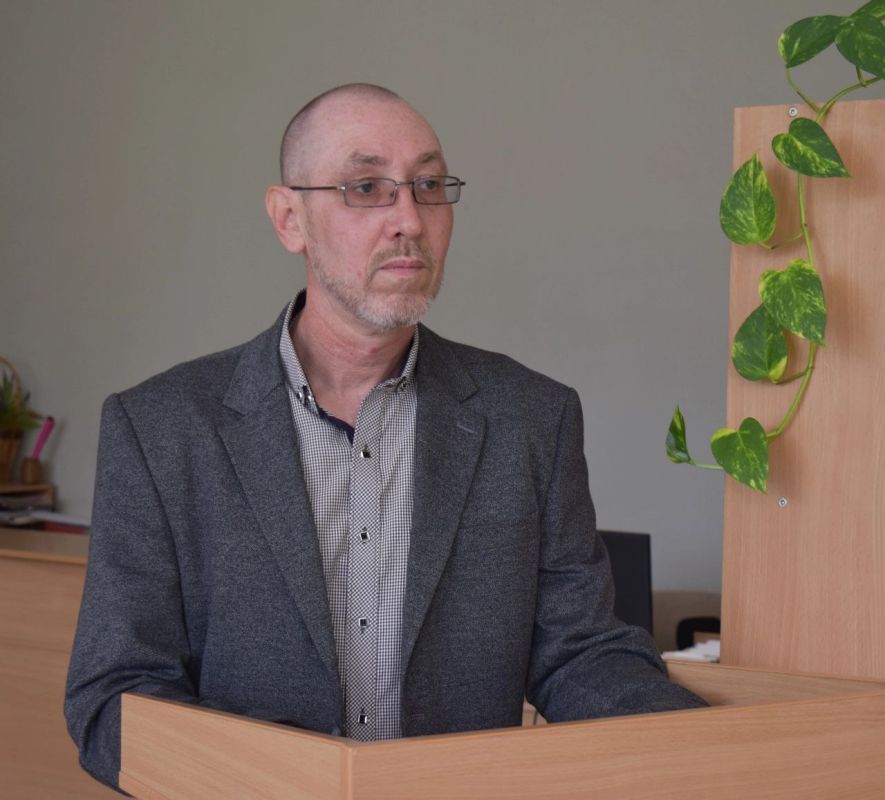 В Луганске презентовали 3-й сборник рассказов ветеранов боевых действий «Честь наивысшая - носить русский мундир» на конференции по военной журналистике В Луганске презентовали 3-й сборник рассказов ветеранов боевых действий «Честь наивысшая - носить русский мундир» на конференции по военной журналистике