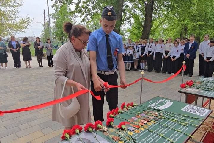 Всероссийская акция «Парта Героя» прошла в Червонопартизанской средней школе №3 Всероссийская акция «Парта Героя» прошла в Червонопартизанской средней школе №3