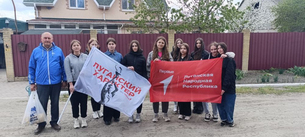 Благоустройство для памяти: координатор "Старшего поколения" и "Хранители истории" украсили дом ветерана Благоустройство для памяти: координатор "Старшего поколения" и "Хранители истории" украсили дом ветерана