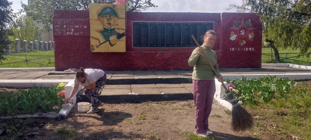 В Белокуракинском округе активно ведутся работы по благоустройству памятников, что особенно важно в преддверии празднования 80-летия Победы в Великой Отечественной войне В Белокуракинском округе активно ведутся работы по благоустройству памятников, что особенно важно в преддверии празднования 80-летия Победы в Великой Отечественной войне