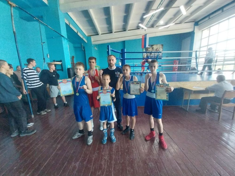 Боксеры спортивной школы города Ровеньки приняли участие в Традиционном открытом турнире по боксу Краснолучской детско-юношеской спортивной школы №1, посвященной памяти мастера спорта СССР Владимира Волкова Боксеры спортивной школы города Ровеньки приняли участие в Традиционном открытом турнире по боксу Краснолучской детско-юношеской спортивной школы №1, посвященной памяти мастера спорта СССР Владимира Волкова