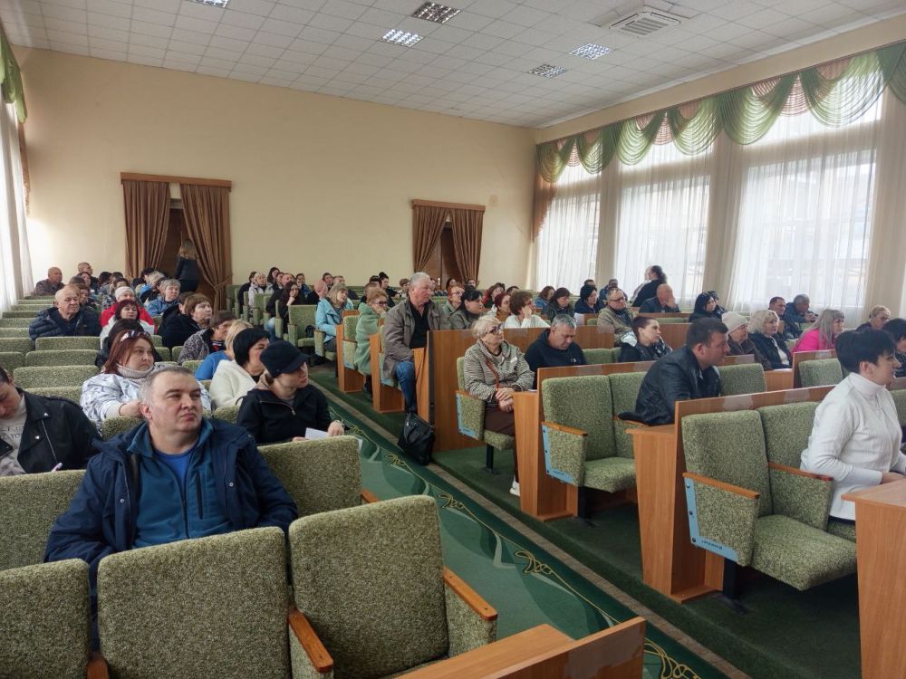 Сегодня провел рабочую встречу, совместно с представителями федеральной налоговой службы и центра технического обслуживания ККТ с предпринимателями Сегодня провел рабочую встречу, совместно с представителями федеральной налоговой службы и центра технического обслуживания ККТ с предпринимателями