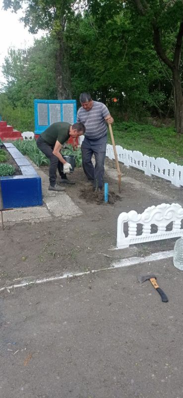 В преддверии 80-летия Победы в Марковском муниципальном округе активно благоустраивают памятные места В преддверии 80-летия Победы в Марковском муниципальном округе активно благоустраивают памятные места