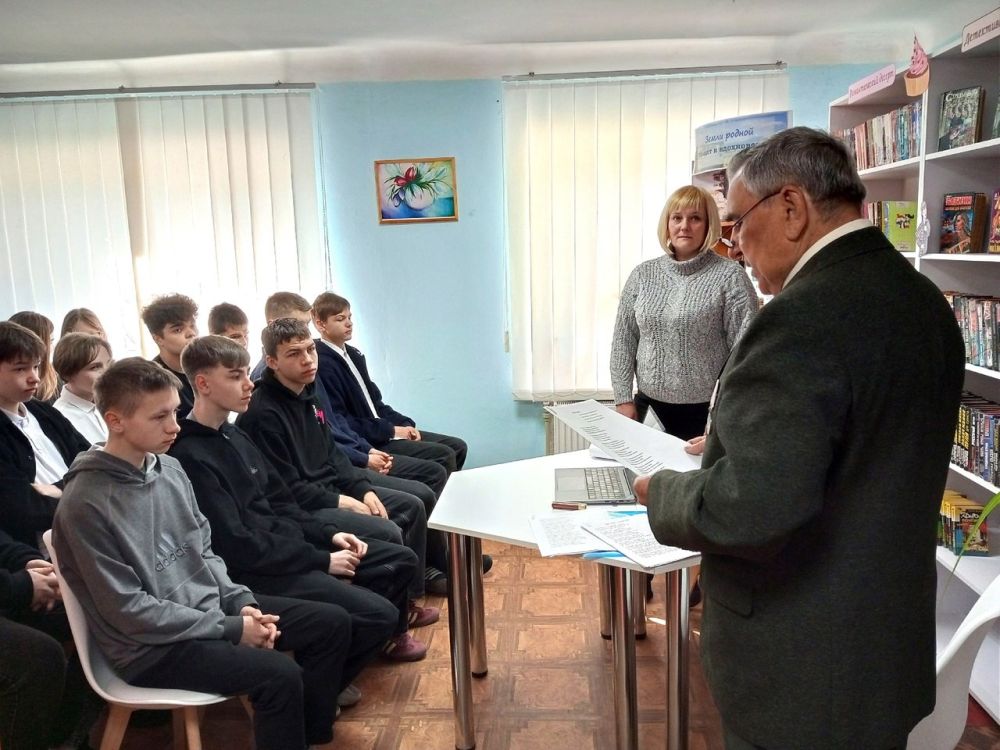 В центральной библиотеке состоялся творческий вечер «Нынешнему молодому поколению…», посвящённый творчеству брянковчанина Юрия Алексеевича Кузьменко В центральной библиотеке состоялся творческий вечер «Нынешнему молодому поколению…», посвящённый творчеству брянковчанина Юрия Алексеевича Кузьменко