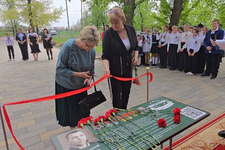 Всероссийская акция «Парта Героя» прошла в Червонопартизанской средней школе №3 Всероссийская акция «Парта Героя» прошла в Червонопартизанской средней школе №3