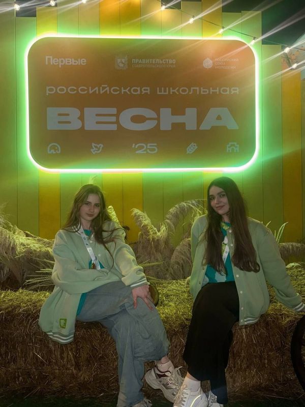 Стахановские школьницы покорили "Российскую школьную весну" Стахановские школьницы покорили "Российскую школьную весну"