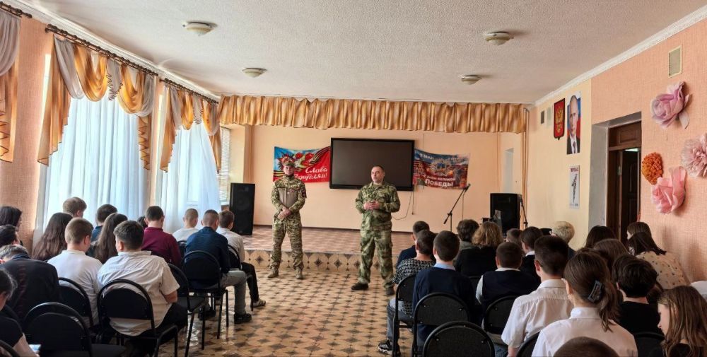 Живой Урок мужества в Луганске: Ветераны боевых действий встретились с молодежью! Живой Урок мужества в Луганске: Ветераны боевых действий встретились с молодежью!