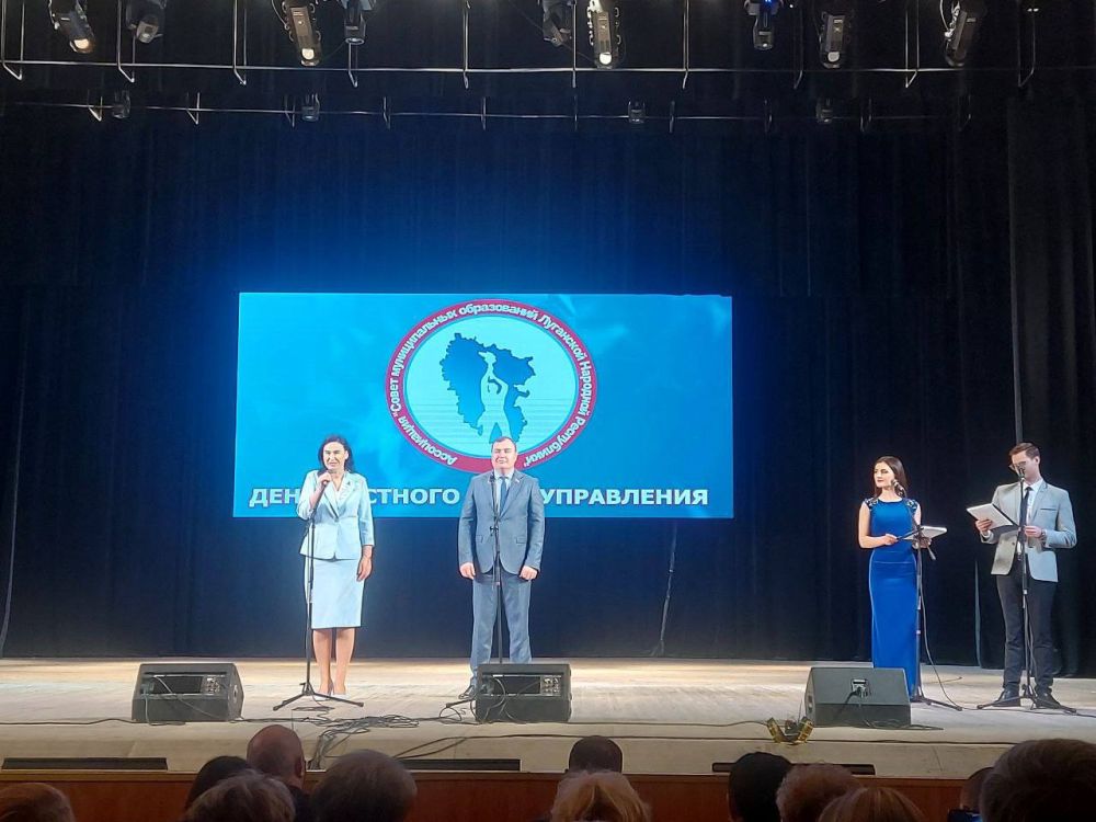 Роман Лысенко: Сегодня 29 апреля состоялось торжественное мероприятие, приуроченное ко Дню местного самоуправления, которое проходило в столице нашей Республики – городе Луганске Роман Лысенко: Сегодня 29 апреля состоялось торжественное мероприятие, приуроченное ко Дню местного самоуправления, которое проходило в столице нашей Республики – городе Луганске