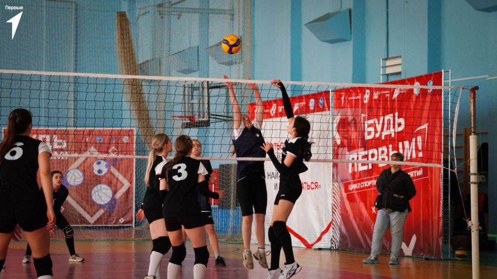 Энергия, единство и драйв. В Луганске состоялся региональный этап по женскому волейболу в рамках Цикла спортивных мероприятий «Будь Первым!» Энергия, единство и драйв. В Луганске состоялся региональный этап по женскому волейболу в рамках Цикла спортивных мероприятий «Будь Первым!»