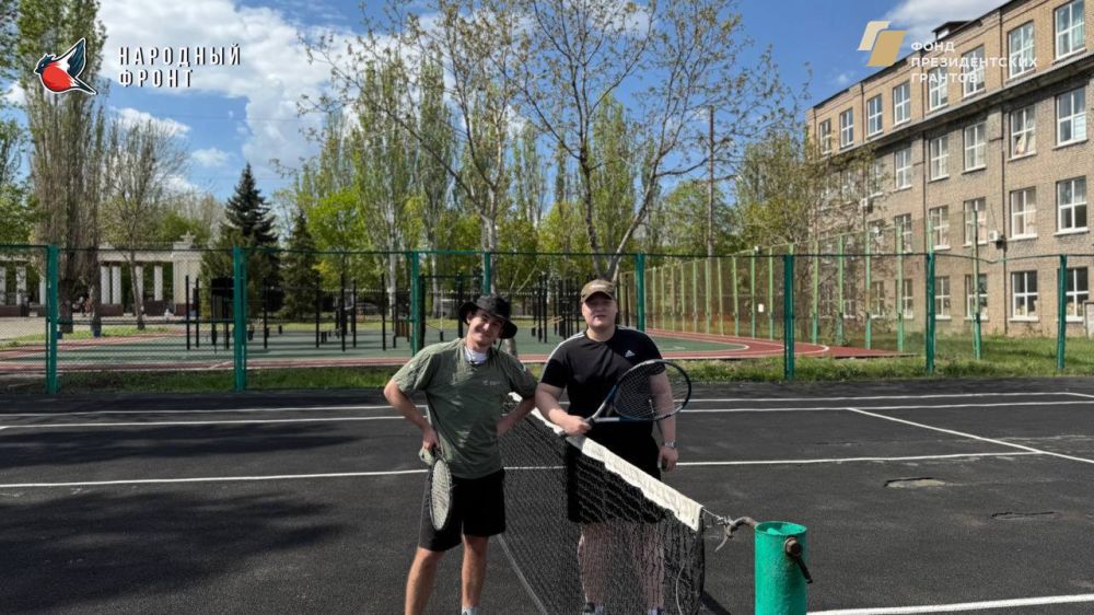 Сегодня ребята из Молодёжки Народного фронта провели активную тренировку по теннису! Сегодня ребята из Молодёжки Народного фронта провели активную тренировку по теннису!