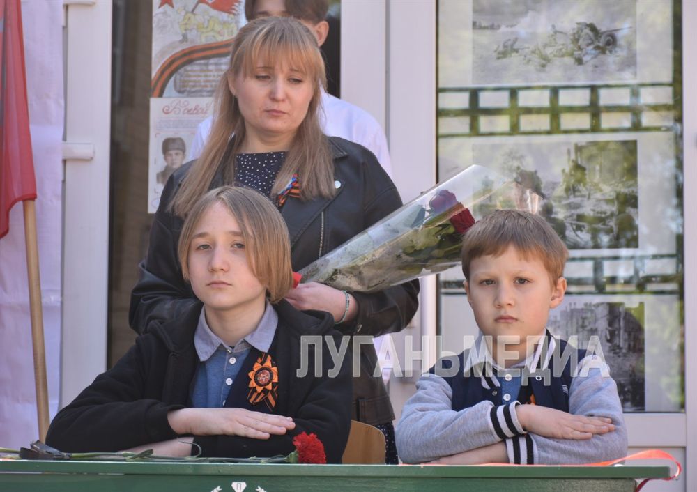 В луганском лицее-интернате открыли «Парту Героя» в честь участника спецоперации В луганском лицее-интернате открыли «Парту Героя» в честь участника спецоперации