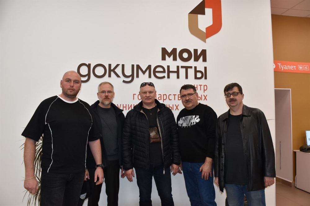 Первомайской школе искусств передали краски и бумагу Первомайской школе искусств передали краски и бумагу