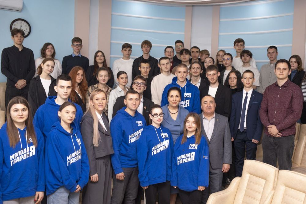 Луганское региональное отделение «Молодой Гвардии Единой России» завершило очную презентацию проекта «ПолитЗавод 2025» во всех федеральных вузах Республики Луганское региональное отделение «Молодой Гвардии Единой России» завершило очную презентацию проекта «ПолитЗавод 2025» во всех федеральных вузах Республики