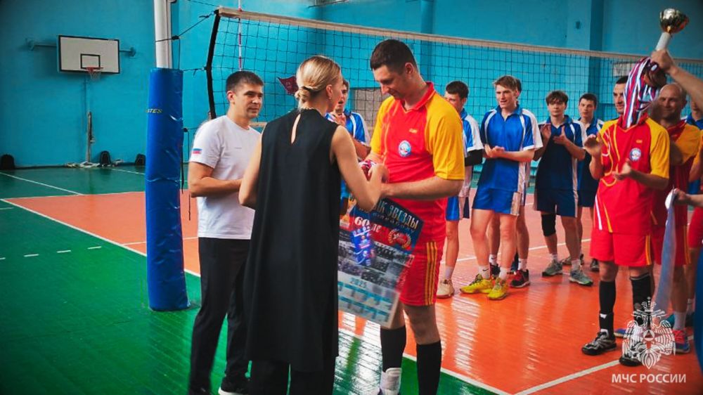 Сотрудники Главного управления МЧС России по ЛНР впервые приняли участие в волейбольном турнире «Кубок Звезды» Сотрудники Главного управления МЧС России по ЛНР впервые приняли участие в волейбольном турнире «Кубок Звезды»