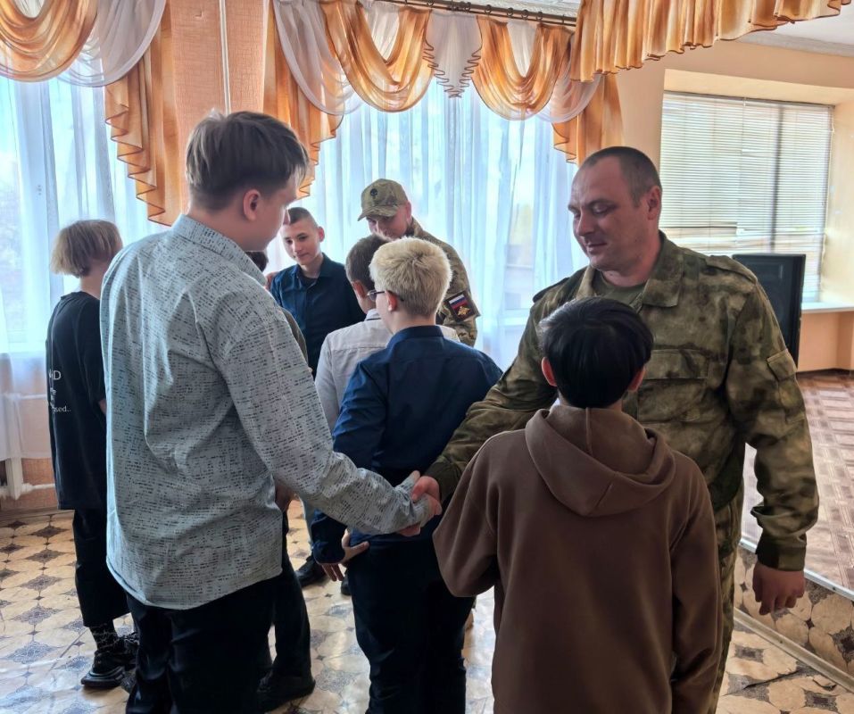 Живой Урок мужества в Луганске: Ветераны боевых действий встретились с молодежью! Живой Урок мужества в Луганске: Ветераны боевых действий встретились с молодежью!