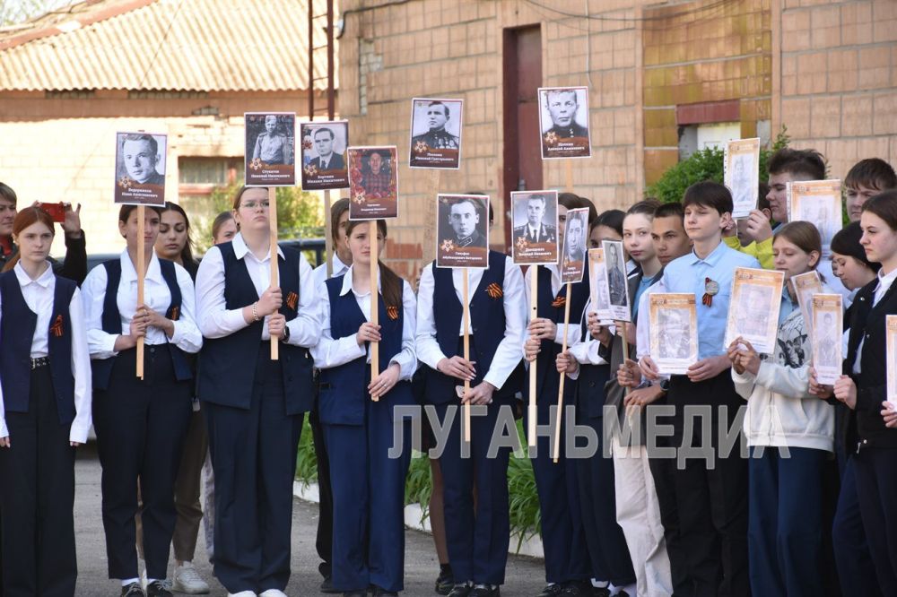 В луганском лицее-интернате открыли «Парту Героя» в честь участника спецоперации В луганском лицее-интернате открыли «Парту Героя» в честь участника спецоперации