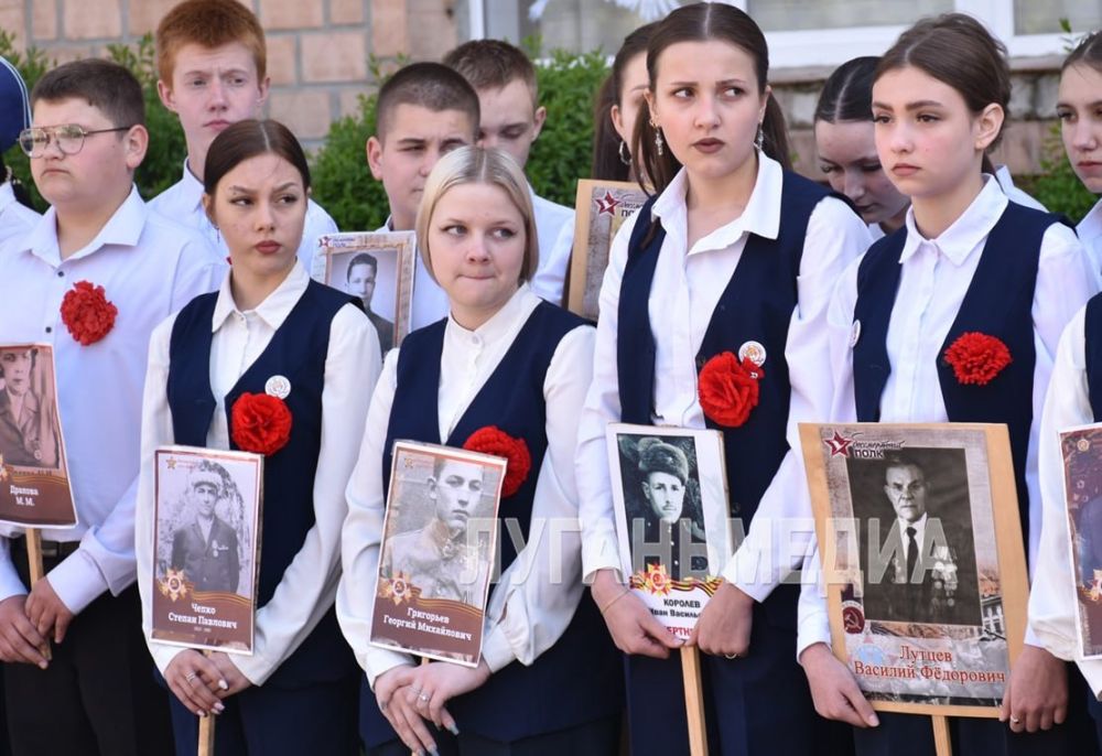 В луганском лицее-интернате открыли «Парту Героя» в честь участника спецоперации В луганском лицее-интернате открыли «Парту Героя» в честь участника спецоперации