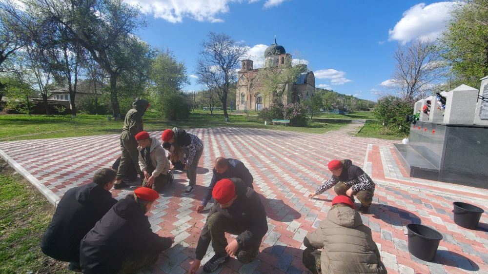 28 апреля юнармейцы отряда "Наследники Ворошилова" ГБОУ ЛНР "ГОРОДИЩЕНСКАЯ СШ" приняли участие в ежегодной Всероссийской акции "Верни герою имя" приуроченной 80-й годовщине Великой Победы! 28 апреля юнармейцы отряда "Наследники Ворошилова" ГБОУ ЛНР "ГОРОДИЩЕНСКАЯ СШ" приняли участие в ежегодной Всероссийской акции "Верни герою имя" приуроченной 80-й годовщине Великой Победы!