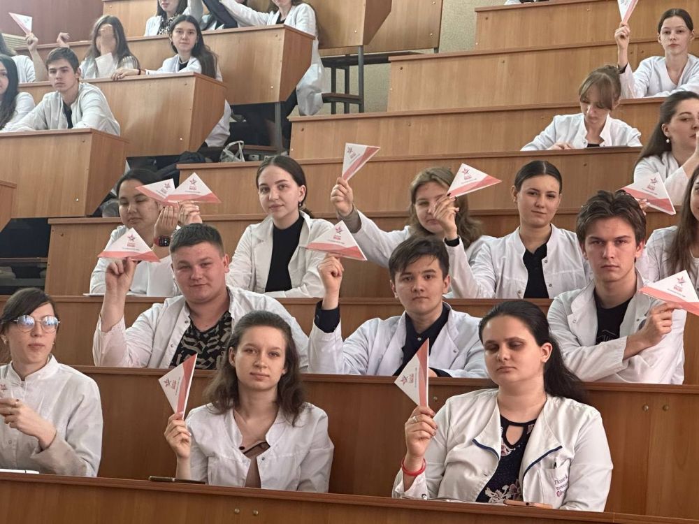 Жители ЛНР написали более 750 писем бойцам СВО Жители ЛНР написали более 750 писем бойцам СВО