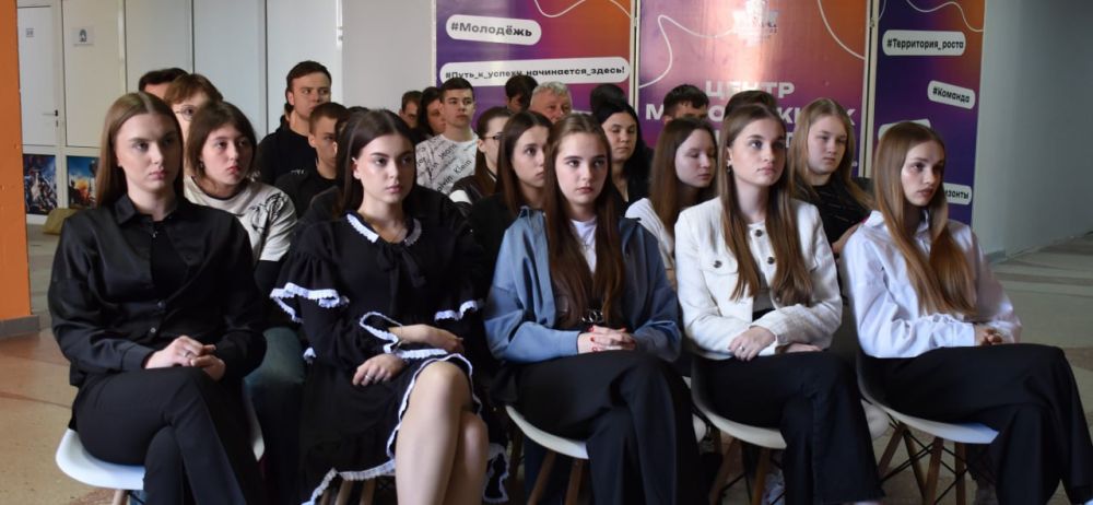 Луганский государственный педагогический университет 29 апреля стал площадкой для проведения лекции Общества «Знание» на тему «Сила в единстве: консолидация народа как ключевой фактор Победы в Великой Отечественной войне» Луганский государственный педагогический университет 29 апреля стал площадкой для проведения лекции Общества «Знание» на тему «Сила в единстве: консолидация народа как ключевой фактор Победы в Великой Отечественной войне»