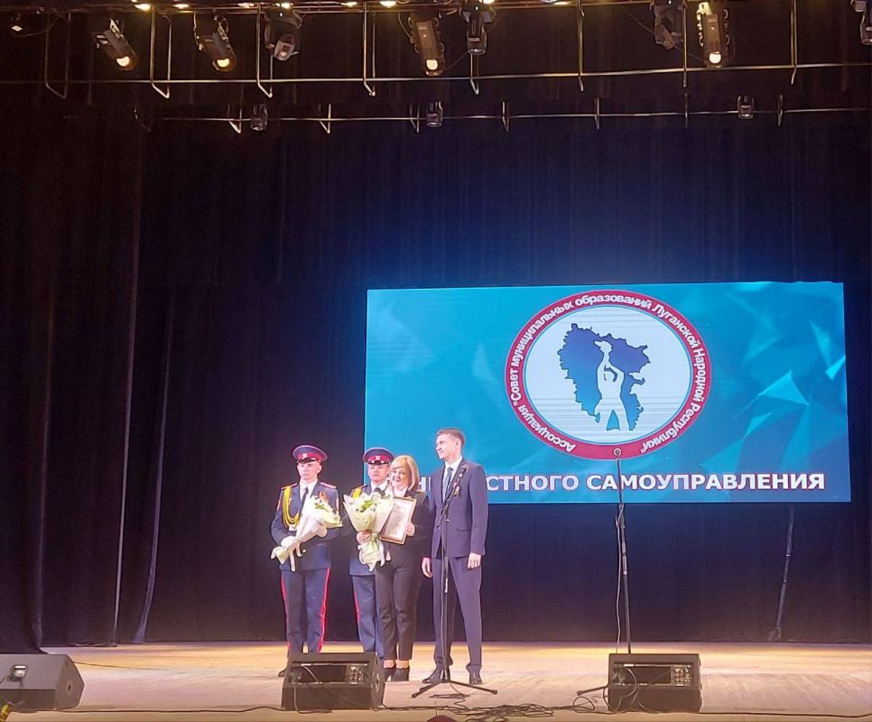 Роман Лысенко: Сегодня 29 апреля состоялось торжественное мероприятие, приуроченное ко Дню местного самоуправления, которое проходило в столице нашей Республики – городе Луганске Роман Лысенко: Сегодня 29 апреля состоялось торжественное мероприятие, приуроченное ко Дню местного самоуправления, которое проходило в столице нашей Республики – городе Луганске