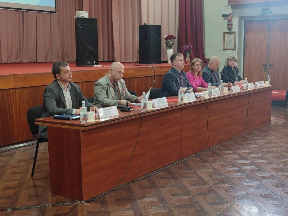 Константин Бутримов: В ходе мероприятия, приуроченного ко Дню охраны труда в ЛНР отметили Человека труда и значимость рабочих профессий Константин Бутримов: В ходе мероприятия, приуроченного ко Дню охраны труда в ЛНР отметили Человека труда и значимость рабочих профессий