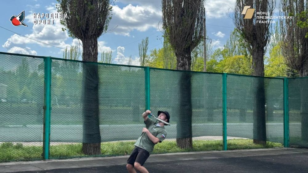Сегодня ребята из Молодёжки Народного фронта провели активную тренировку по теннису! Сегодня ребята из Молодёжки Народного фронта провели активную тренировку по теннису!