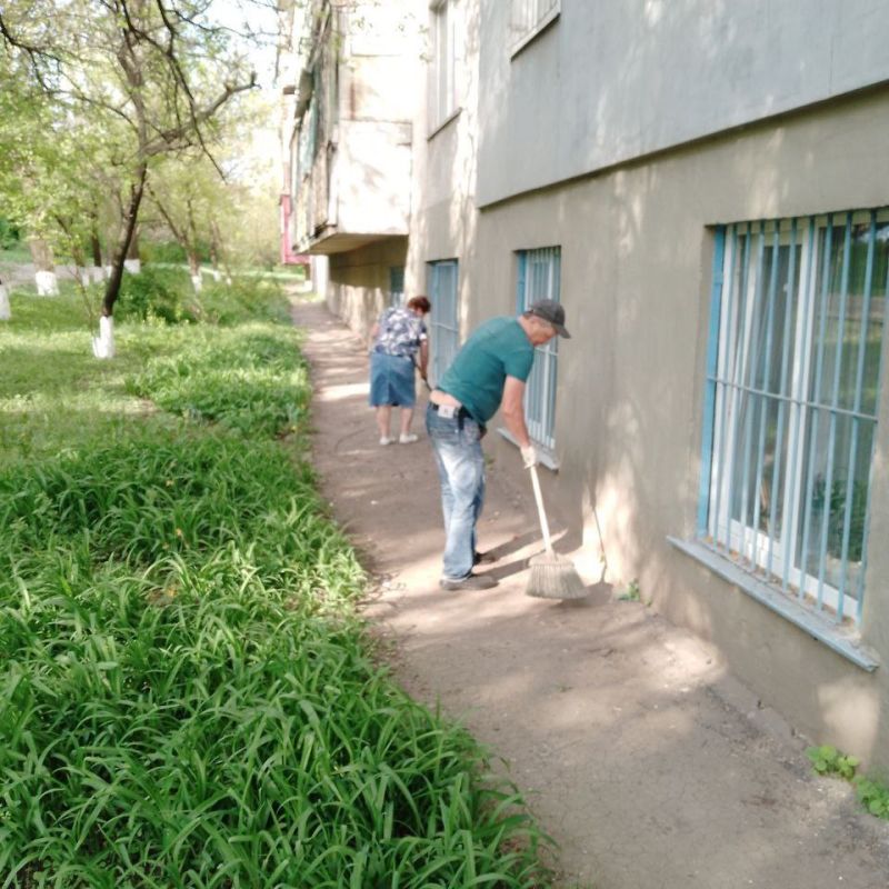 В рамках Всероссийского субботника, который состоялся 26 апреля 2025 года, сотрудниками Алчевского филиала НКО для улучшения окружающей среды был проведён субботник, на котором выполнялись работы по уборке придомовых... В рамках Всероссийского субботника, который состоялся 26 апреля 2025 года, сотрудниками Алчевского филиала НКО для улучшения окружающей среды был проведён субботник, на котором выполнялись работы по уборке придомовых...