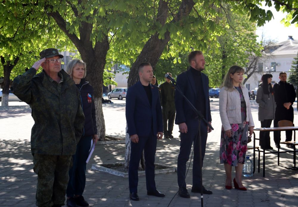 В Антраците состоялся городской смотр-конкурс строя и песни «Гром Победы, раздавайся - 2025!» В Антраците состоялся городской смотр-конкурс строя и песни «Гром Победы, раздавайся - 2025!»