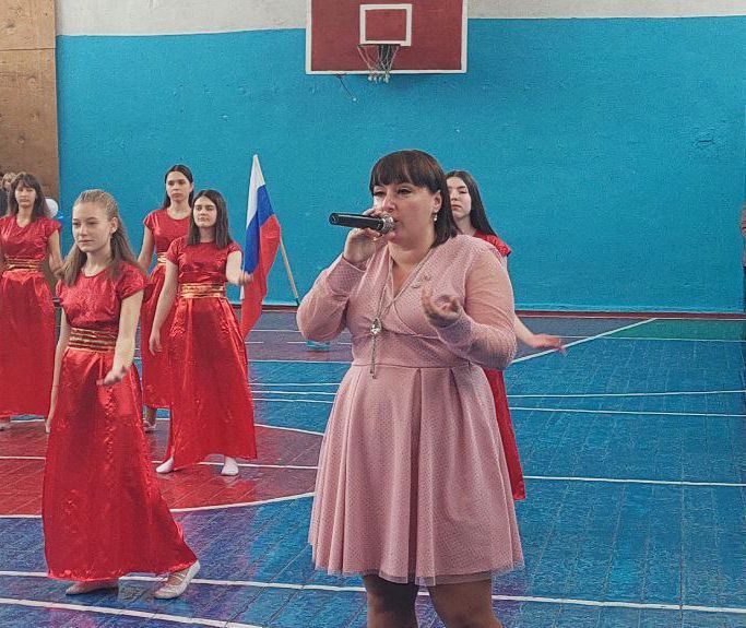 Сегодня в Ясеновской школе № 2 им. Д.В. Лазутина прошёл яркий и запоминающийся "День танца", который стал настоящим праздником для всех учащихся и их родителей Сегодня в Ясеновской школе № 2 им. Д.В. Лазутина прошёл яркий и запоминающийся "День танца", который стал настоящим праздником для всех учащихся и их родителей