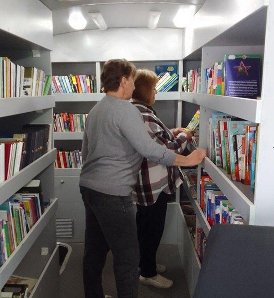 «Передвижной библиобус» привез книжные новинки жителям отдаленных территорий Краснодонщины «Передвижной библиобус» привез книжные новинки жителям отдаленных территорий Краснодонщины