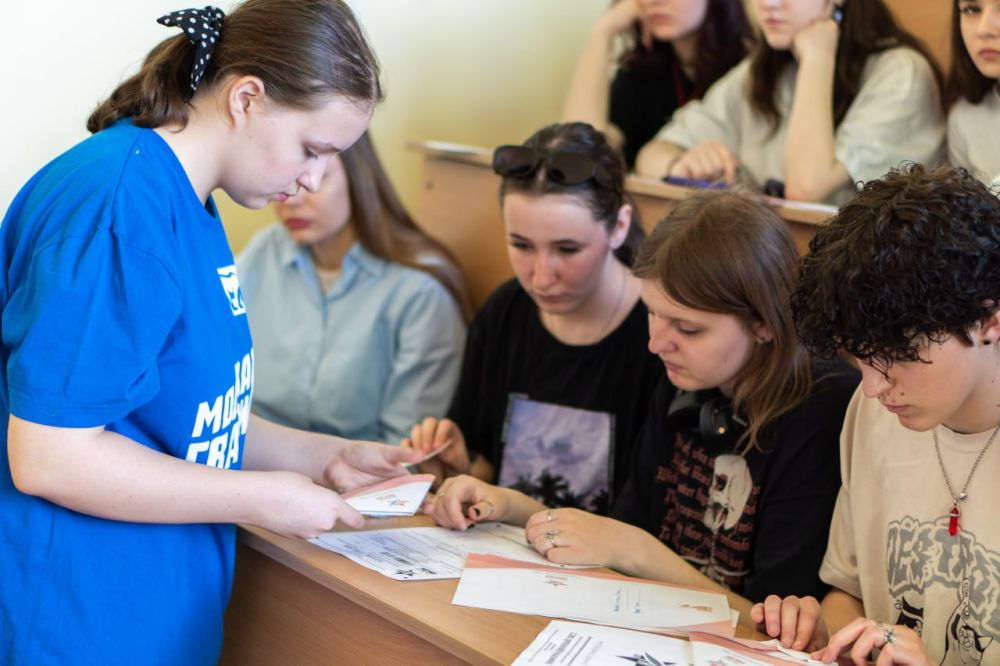 Жители ЛНР написали более 750 писем бойцам СВО Жители ЛНР написали более 750 писем бойцам СВО