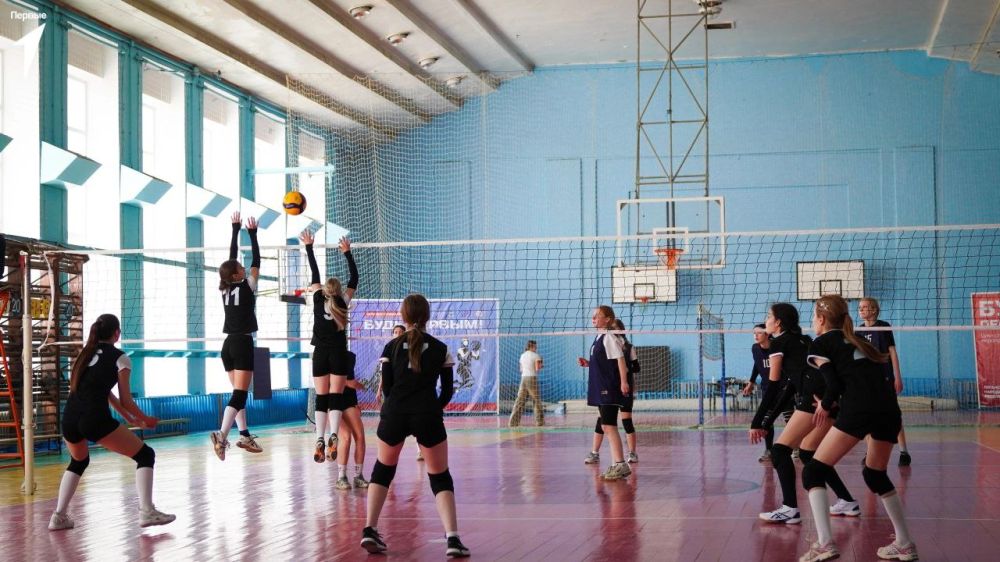 Энергия, единство и драйв. В Луганске состоялся региональный этап по женскому волейболу в рамках Цикла спортивных мероприятий «Будь Первым!» Энергия, единство и драйв. В Луганске состоялся региональный этап по женскому волейболу в рамках Цикла спортивных мероприятий «Будь Первым!»