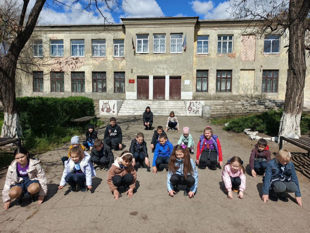 На приклубной территории Успенского городского дома культуры состоялся танцевальный флешмоб для детей На приклубной территории Успенского городского дома культуры состоялся танцевальный флешмоб для детей