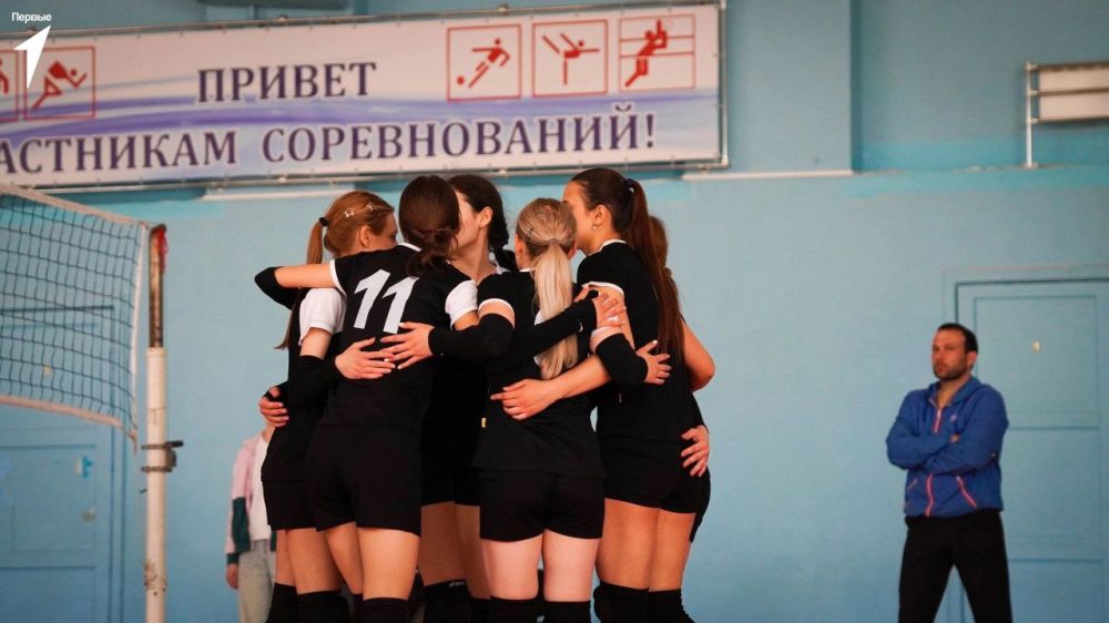 Энергия, единство и драйв. В Луганске состоялся региональный этап по женскому волейболу в рамках Цикла спортивных мероприятий «Будь Первым!» Энергия, единство и драйв. В Луганске состоялся региональный этап по женскому волейболу в рамках Цикла спортивных мероприятий «Будь Первым!»