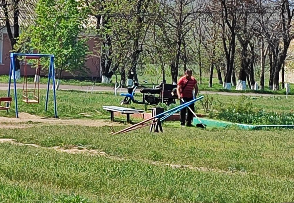 Работы по благоустройству в поселках Энгельсово и Великий Лог Работы по благоустройству в поселках Энгельсово и Великий Лог