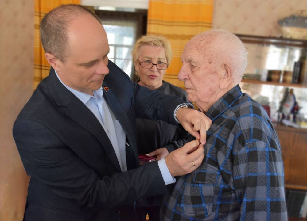 Сергей Соловьев: В преддверии великого праздника – 80-летия Победы в Великой Отечественной войне вместе с председателем Совета округа Джаном Погодином-Новиковым и волонтёрами Победы навестили наших дорогих ветеранов Сергей Соловьев: В преддверии великого праздника – 80-летия Победы в Великой Отечественной войне вместе с председателем Совета округа Джаном Погодином-Новиковым и волонтёрами Победы навестили наших дорогих ветеранов