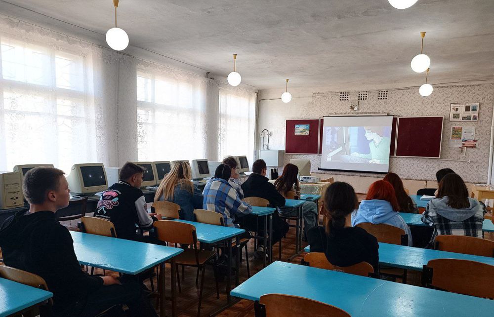 Учащиеся Ровеньковской вечерней (сменной) школы им. В.В. Маловичко в целях проведения мероприятий по профилактике терроризма и повышения осведомленности о современных угрозах посмотрели учебный видеофильм «Кибертерроризм:... Учащиеся Ровеньковской вечерней (сменной) школы им. В.В. Маловичко в целях проведения мероприятий по профилактике терроризма и повышения осведомленности о современных угрозах посмотрели учебный видеофильм «Кибертерроризм:...