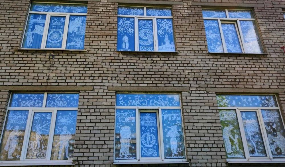 В учреждениях образования продолжается патриотическая акция «Окна Победы», посвященная 80-летию Победы в Великой Отечественной войне В учреждениях образования продолжается патриотическая акция «Окна Победы», посвященная 80-летию Победы в Великой Отечественной войне