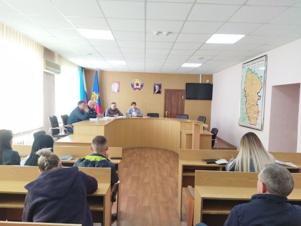 В Администрации городского округа город Ровеньки состоялось заседание комиссии по предупреждению и ликвидации чрезвычайных ситуаций и обеспечению пожарной безопасности муниципального образования городской округ город... В Администрации городского округа город Ровеньки состоялось заседание комиссии по предупреждению и ликвидации чрезвычайных ситуаций и обеспечению пожарной безопасности муниципального образования городской округ город...