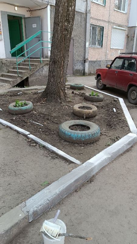 Работниками МУП «РЭК» ежедневно проводятся работы по обслуживанию домов и придомовых территорий, находящихся в ведении предприятия Работниками МУП «РЭК» ежедневно проводятся работы по обслуживанию домов и придомовых территорий, находящихся в ведении предприятия