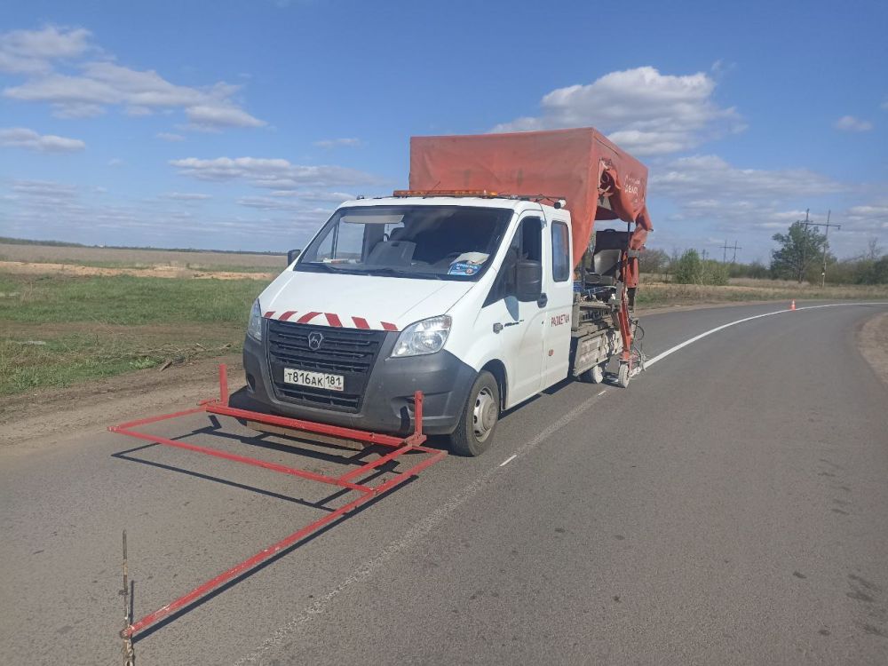 Сергей Козенко: Сотрудники Краснодонского Автодора филиала ГУП ЛНР «Луганскавтодор» проводят работы по нанесению дорожной разметки на участке дороги, связывающем город Молодогвардейск с выездом из поселка Таловое Сергей Козенко: Сотрудники Краснодонского Автодора филиала ГУП ЛНР «Луганскавтодор» проводят работы по нанесению дорожной разметки на участке дороги, связывающем город Молодогвардейск с выездом из поселка Таловое