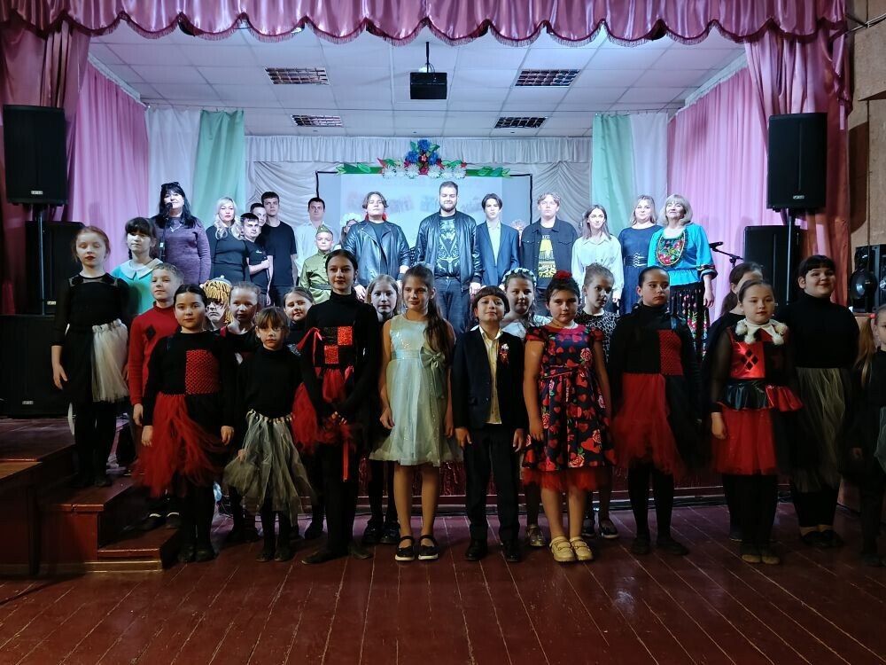 В Александровске прошел отчетный концерт коллективов художественной самодеятельности Дома культуры В Александровске прошел отчетный концерт коллективов художественной самодеятельности Дома культуры