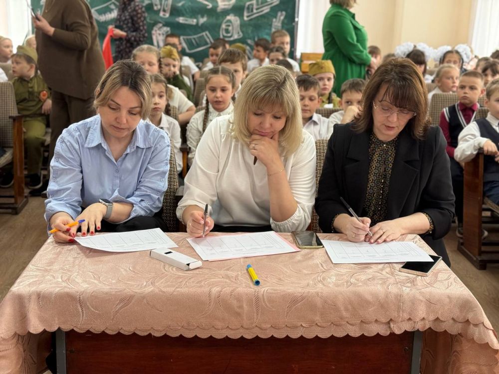 В рамках Года защитника Отечества и 80-летия Великой Победы в Брянковской специализированной школе №1 прошла битва хоров В рамках Года защитника Отечества и 80-летия Великой Победы в Брянковской специализированной школе №1 прошла битва хоров