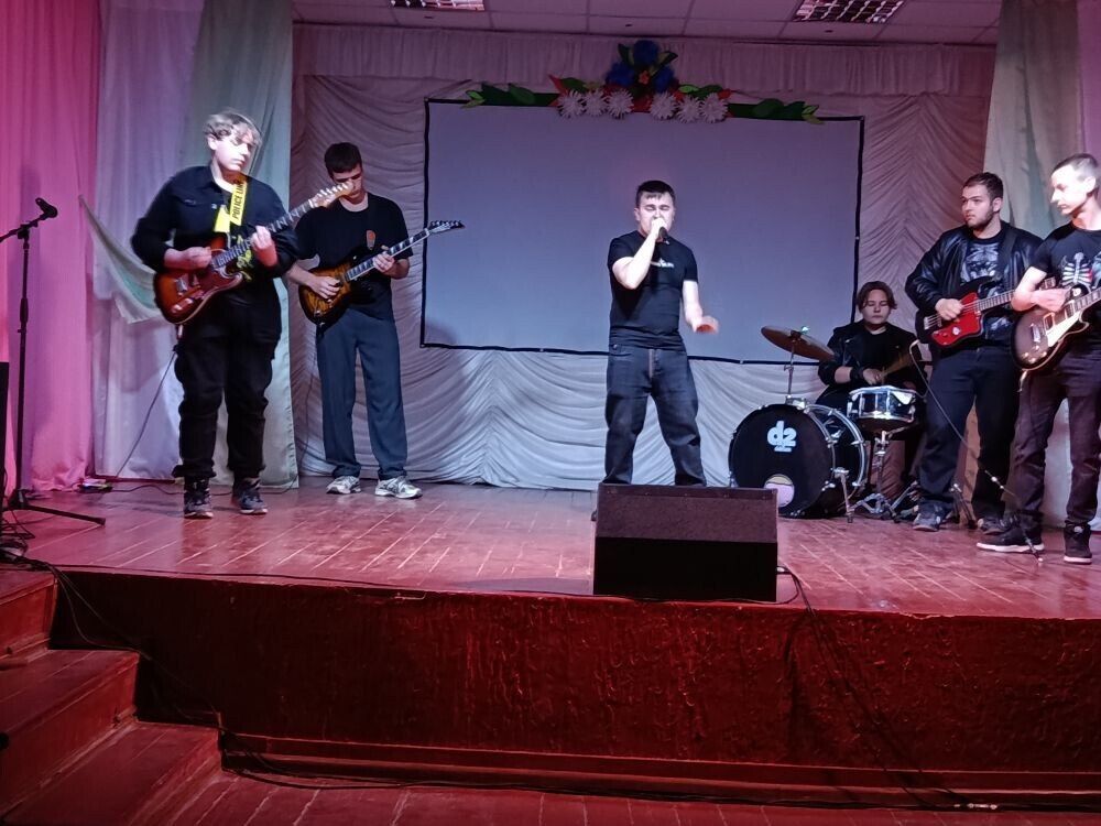 В Александровске прошел отчетный концерт коллективов художественной самодеятельности Дома культуры В Александровске прошел отчетный концерт коллективов художественной самодеятельности Дома культуры
