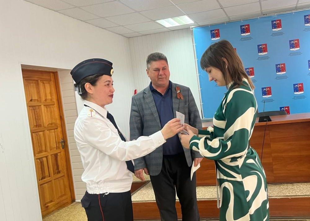Альберт Зинченко: Торжественная церемония вручения первых паспортов юным гражданам России Альберт Зинченко: Торжественная церемония вручения первых паспортов юным гражданам России